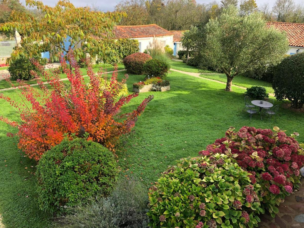 L'Enclos Bleu, Gite - Marais Poitevin Avec Piscine Chauffee Appartement Chaille-Les-Marais Buitenkant foto