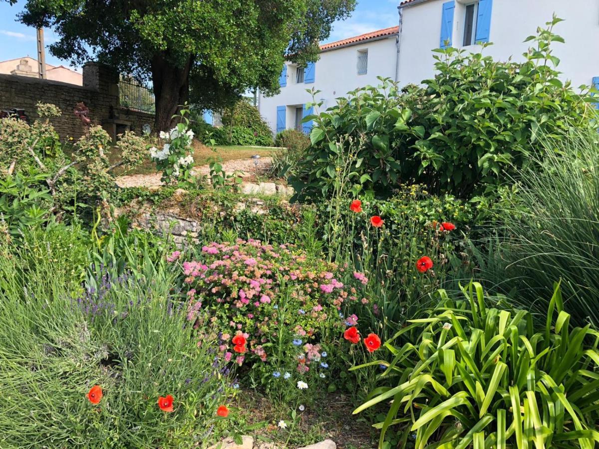 L'Enclos Bleu, Gite - Marais Poitevin Avec Piscine Chauffee Appartement Chaille-Les-Marais Buitenkant foto