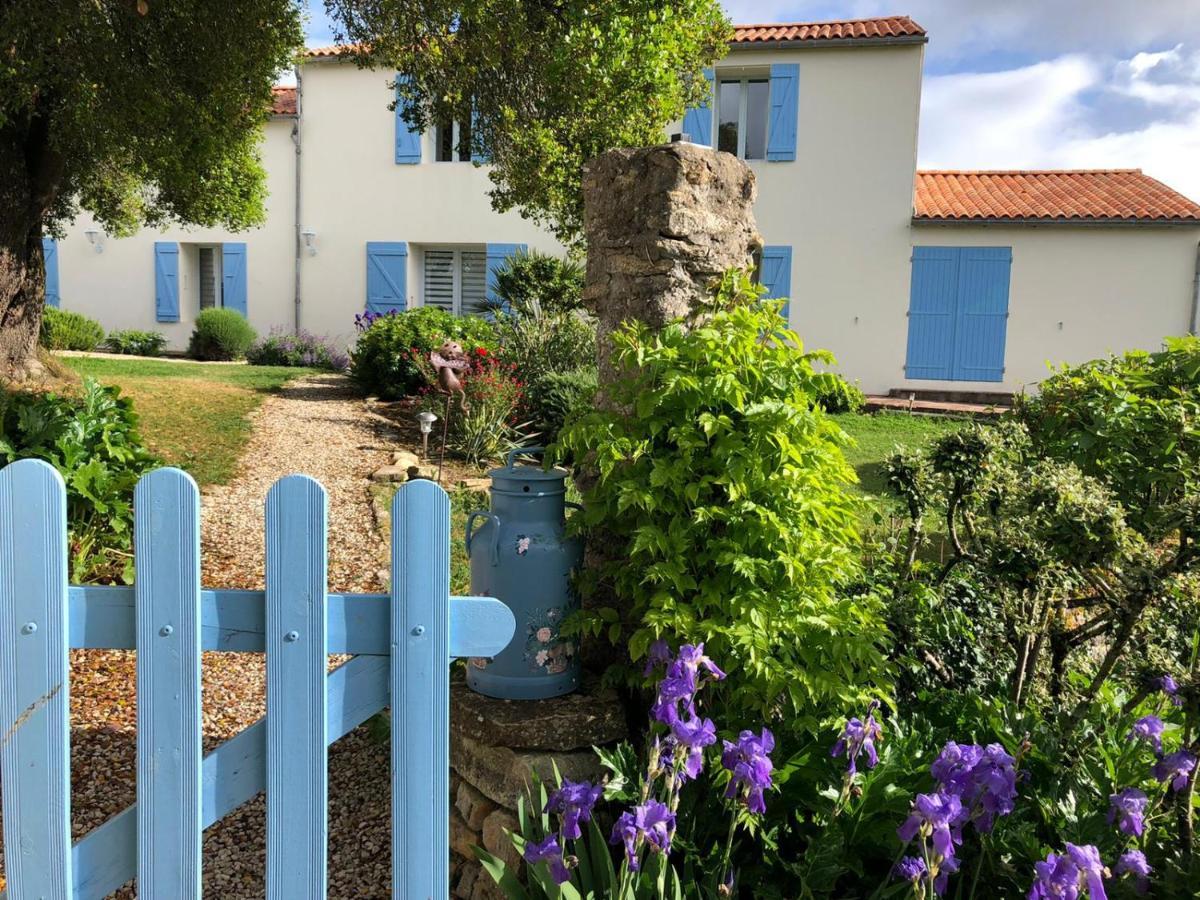 L'Enclos Bleu, Gite - Marais Poitevin Avec Piscine Chauffee Appartement Chaille-Les-Marais Buitenkant foto