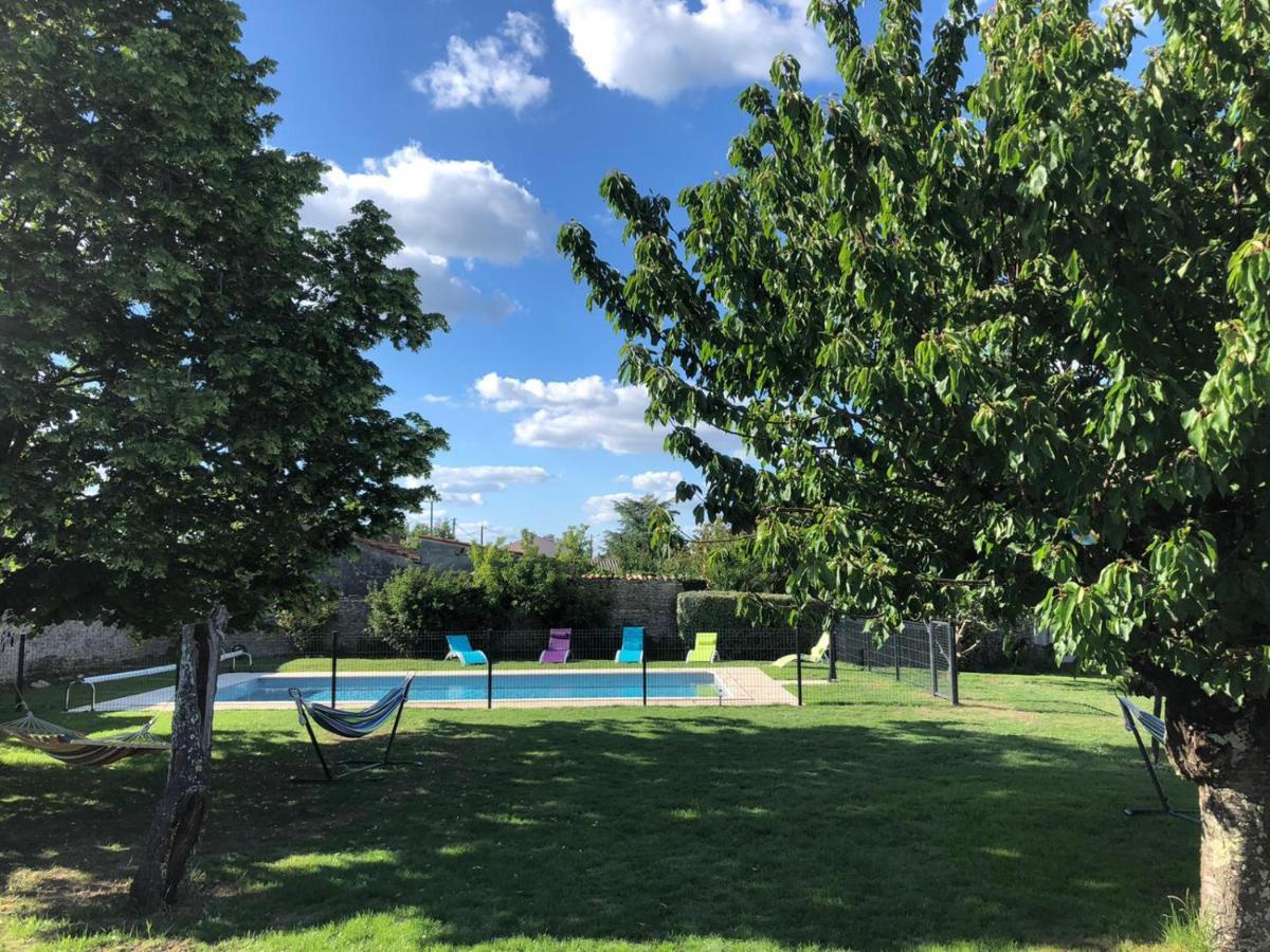 L'Enclos Bleu, Gite - Marais Poitevin Avec Piscine Chauffee Appartement Chaille-Les-Marais Buitenkant foto