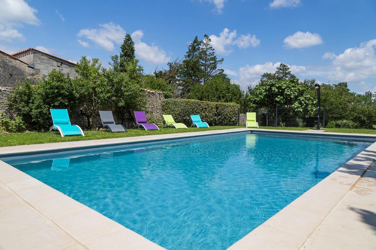 L'Enclos Bleu, Gite - Marais Poitevin Avec Piscine Chauffee Chaille-Les-Marais Buitenkant foto