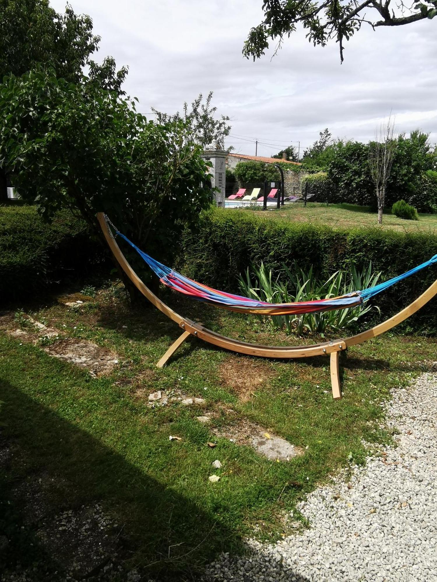 L'Enclos Bleu, Gite - Marais Poitevin Avec Piscine Chauffee Appartement Chaille-Les-Marais Buitenkant foto