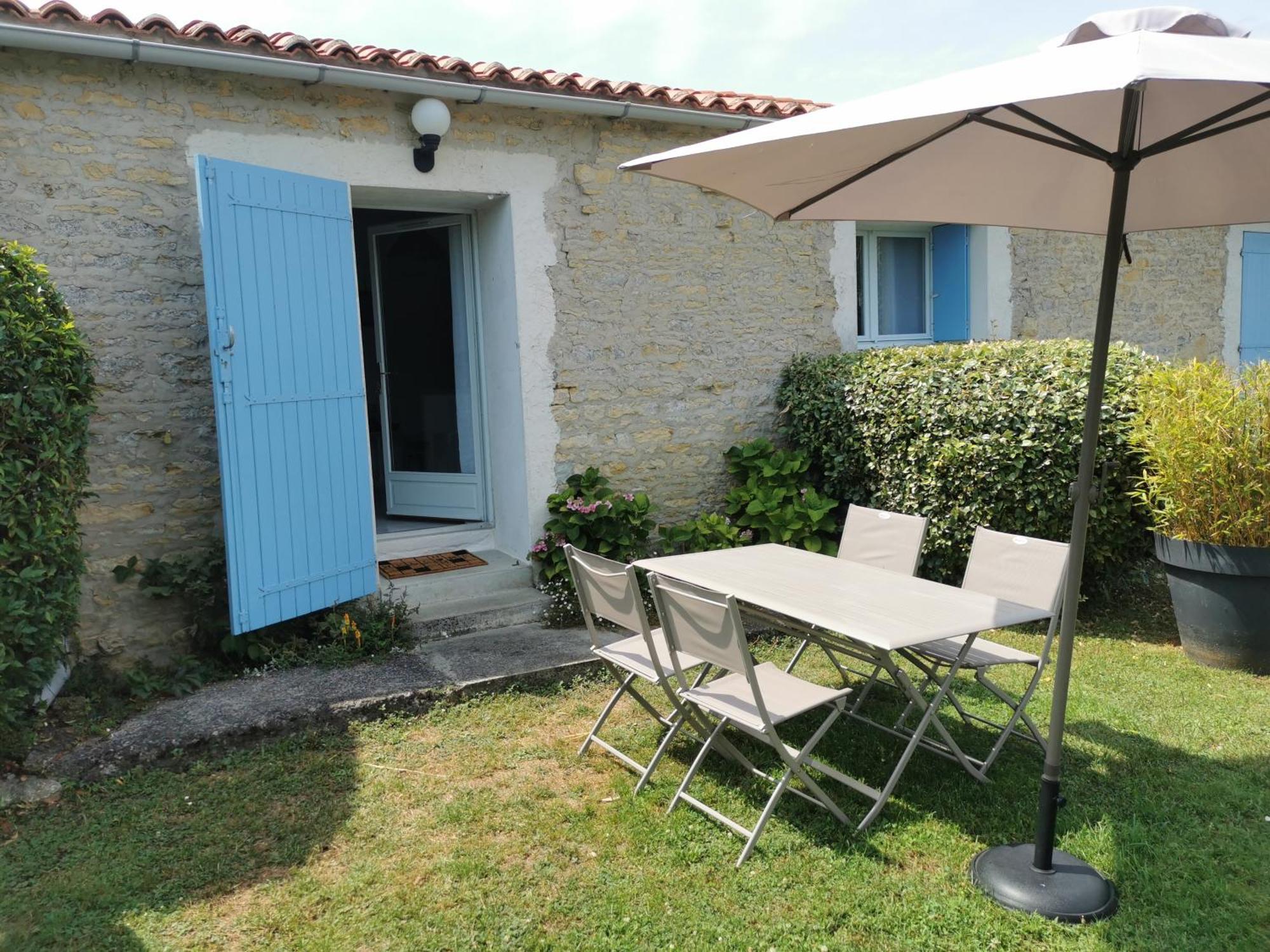 L'Enclos Bleu, Gite - Marais Poitevin Avec Piscine Chauffee Appartement Chaille-Les-Marais Buitenkant foto