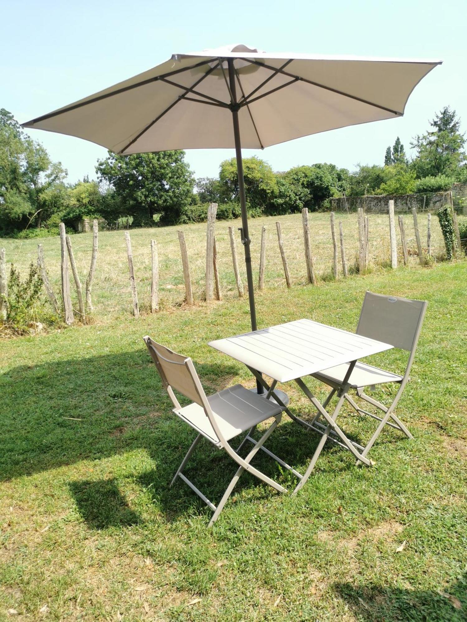 L'Enclos Bleu, Gite - Marais Poitevin Avec Piscine Chauffee Appartement Chaille-Les-Marais Buitenkant foto