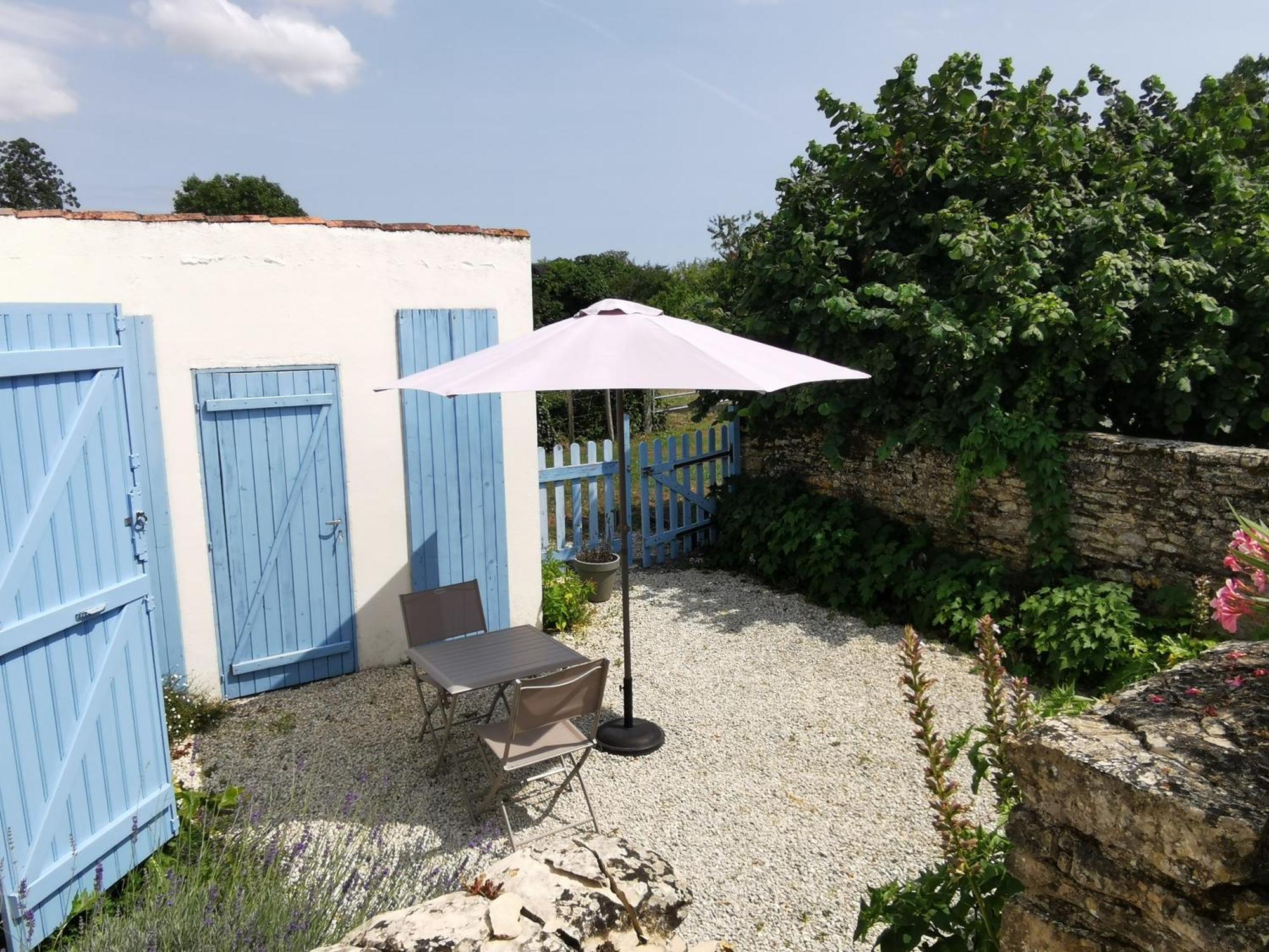 L'Enclos Bleu, Gite - Marais Poitevin Avec Piscine Chauffee Chaille-Les-Marais Buitenkant foto